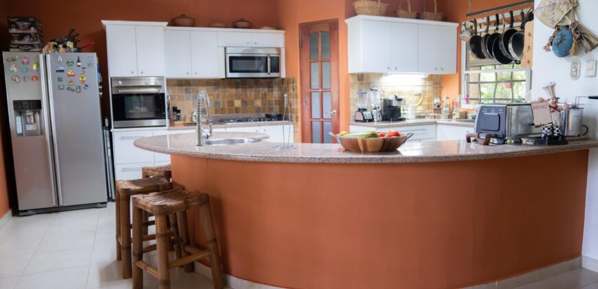 This beautiful, spacious, and airy house with green areas is for sale, negotiable!