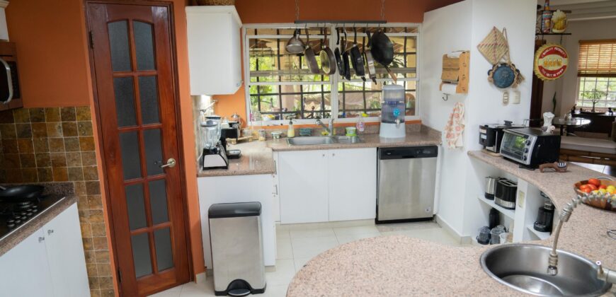 This beautiful, spacious, and airy house with green areas is for sale, negotiable!