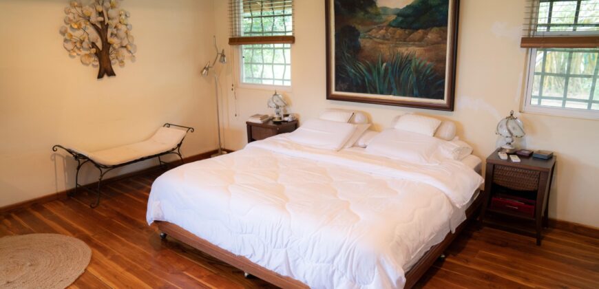 This beautiful, spacious, and airy house with green areas is for sale, negotiable!