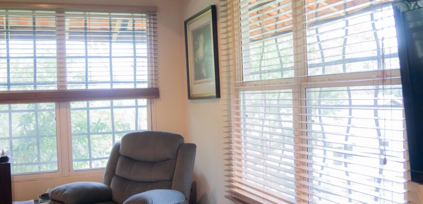 This beautiful, spacious, and airy house with green areas is for sale, negotiable!