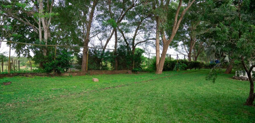 This beautiful, spacious, and airy house with green areas is for sale, negotiable!