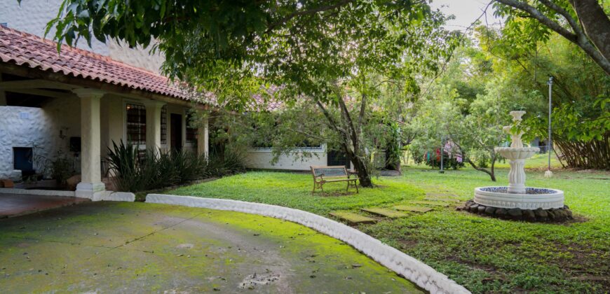 This beautiful, spacious, and airy house with green areas is for sale, negotiable!