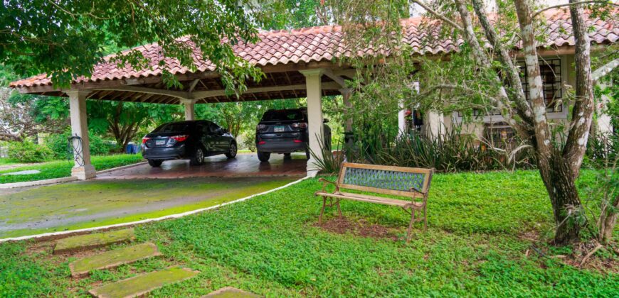 This beautiful, spacious, and airy house with green areas is for sale, negotiable!