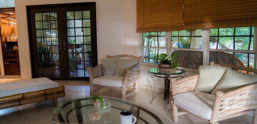 This beautiful, spacious, and airy house with green areas is for sale, negotiable!