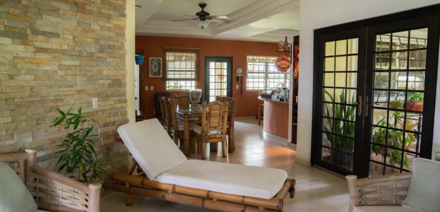 This beautiful, spacious, and airy house with green areas is for sale, negotiable!