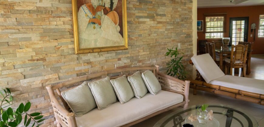 This beautiful, spacious, and airy house with green areas is for sale, negotiable!