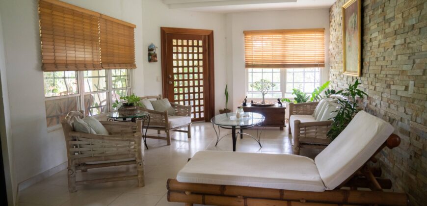 This beautiful, spacious, and airy house with green areas is for sale, negotiable!