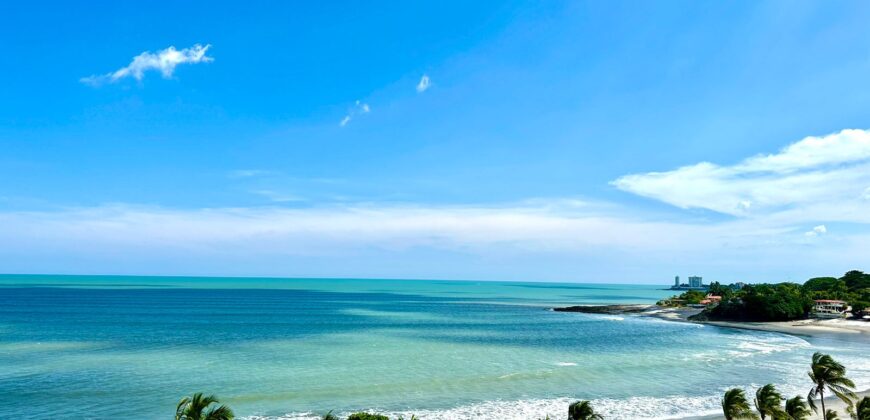 Beautiful beachfront apartment for sale with ocean view and just a few steps from the beach –Se vende hermoso apartamento de playa con vista al mar y a pocos pasos de la playa