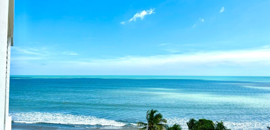 Beautiful beachfront apartment for sale with ocean view and just a few steps from the beach –Se vende hermoso apartamento de playa con vista al mar y a pocos pasos de la playa
