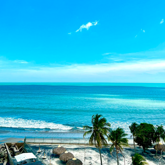 Beautiful beachfront apartment for sale with ocean view and just a few steps from the beach –Se vende hermoso apartamento de playa con vista al mar y a pocos pasos de la playa