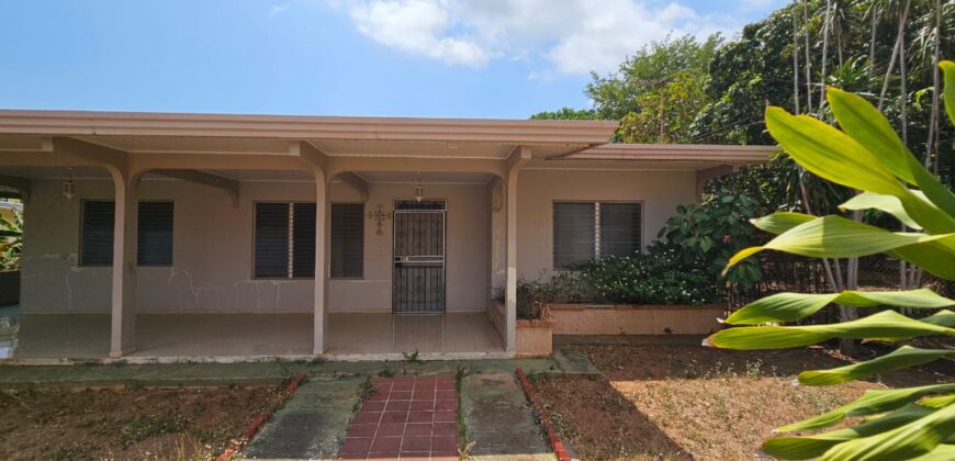 Se vende céntrica y amplia casa en Chitré