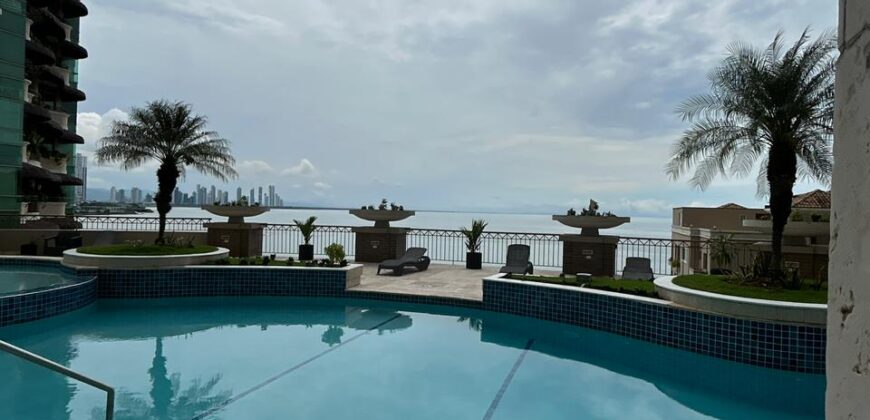 For rent a spacious and beautiful apartment in Punta Pacifica, with a beautiful view.