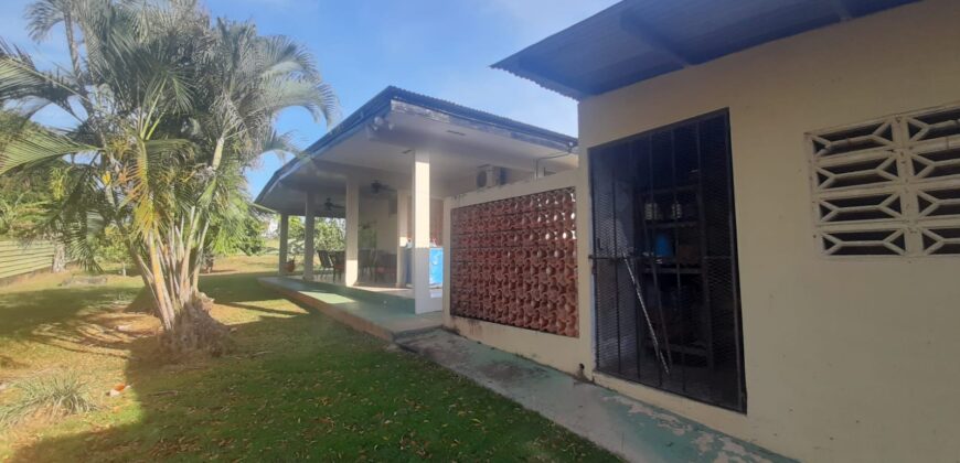 En venta amplia casa en Chitré