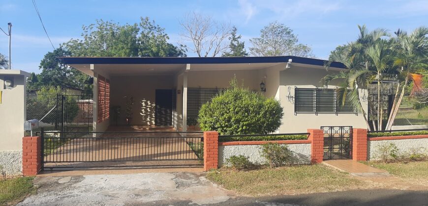 En venta amplia casa en Chitré