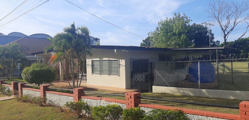 En venta amplia casa en Chitré