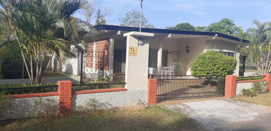 En venta amplia casa en Chitré