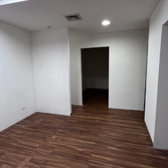 Se alquila local en Metroplaza