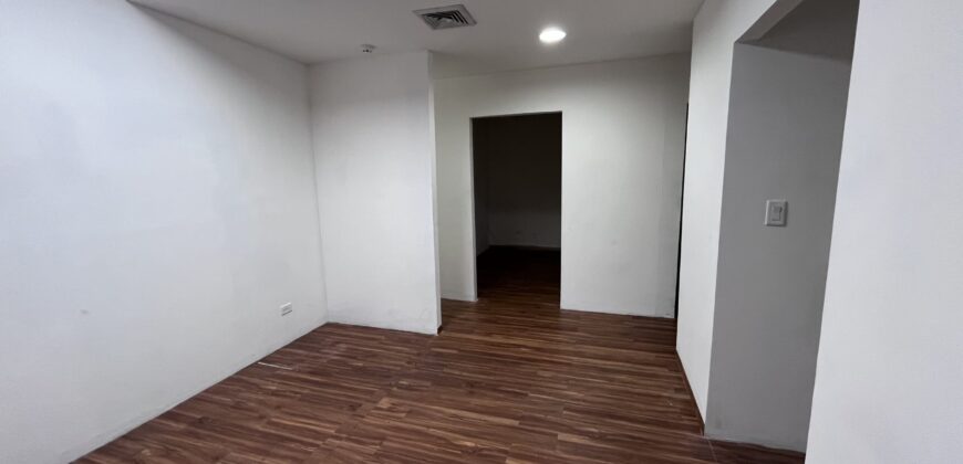 Se alquila local en Metroplaza