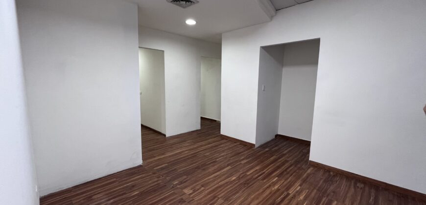 Se alquila local en Metroplaza