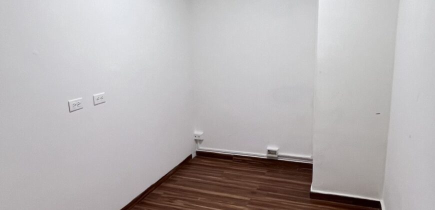 Se alquila local en Metroplaza