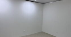 Se alquila local en Metroplaza