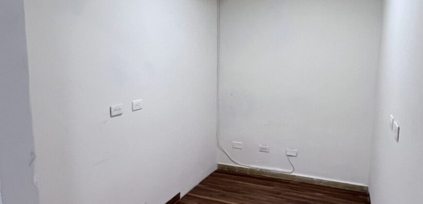 Se alquila local en Metroplaza