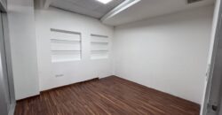 Se alquila local en Metroplaza