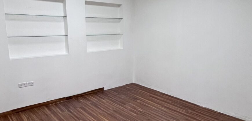 Se alquila local en Metroplaza