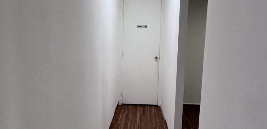 Se alquila local en Metroplaza