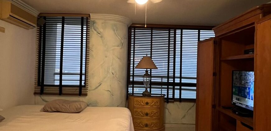 Vendo amplio y hermoso apartamento con vista al mar en Avenida Balboa