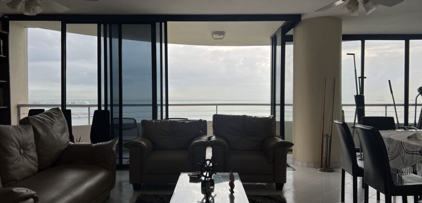 Vendo amplio y hermoso apartamento con vista al mar en Avenida Balboa