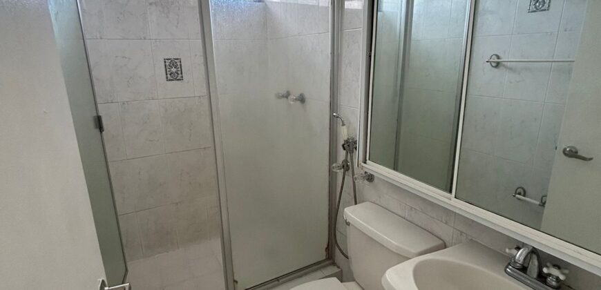 Vendo amplio y hermoso apartamento con vista al mar en Avenida Balboa