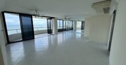 Vendo amplio y hermoso apartamento con vista al mar en Avenida Balboa