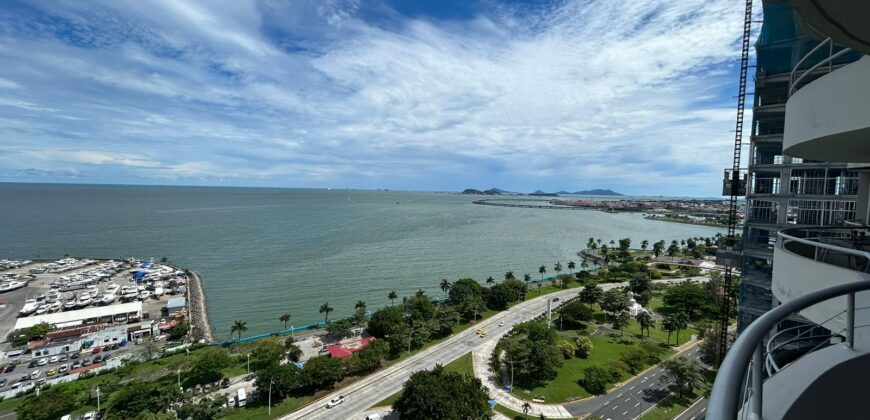 Vendo amplio y hermoso apartamento con vista al mar en Avenida Balboa