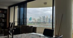 Vendo amplio y hermoso apartamento con vista al mar en Avenida Balboa
