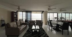 Vendo amplio y hermoso apartamento con vista al mar en Avenida Balboa