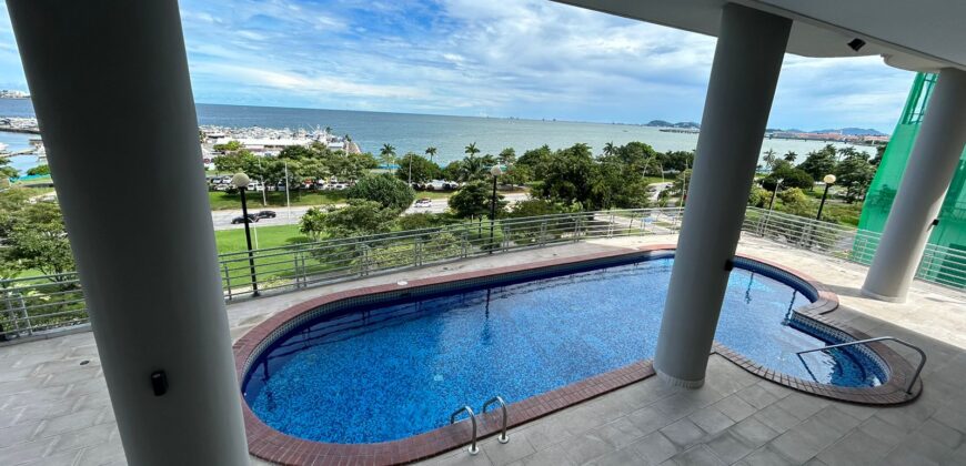 Vendo amplio y hermoso apartamento con vista al mar en Avenida Balboa