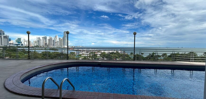 Vendo amplio y hermoso apartamento con vista al mar en Avenida Balboa