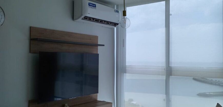 Alquilo hermoso apartamento con espectacular vista al mar y al Casco Antiguo