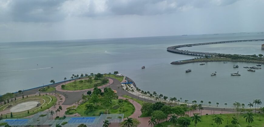 Alquilo hermoso apartamento con espectacular vista al mar y al Casco Antiguo