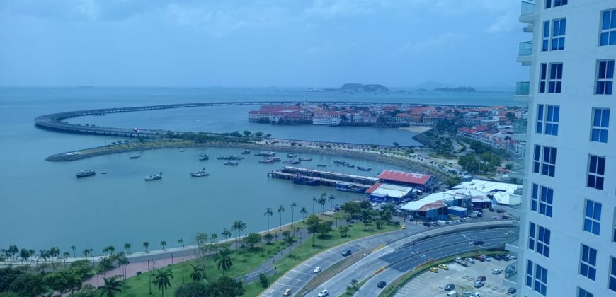 Alquilo hermoso apartamento con espectacular vista al mar y al Casco Antiguo