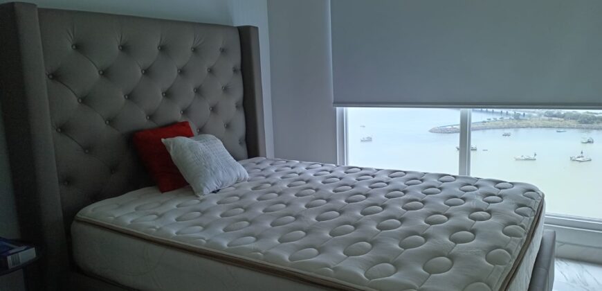 Alquilo hermoso apartamento con espectacular vista al mar y al Casco Antiguo