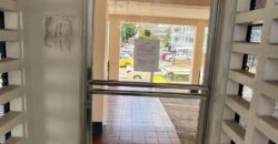 En venta céntrico y amplio apartamento en La Locería