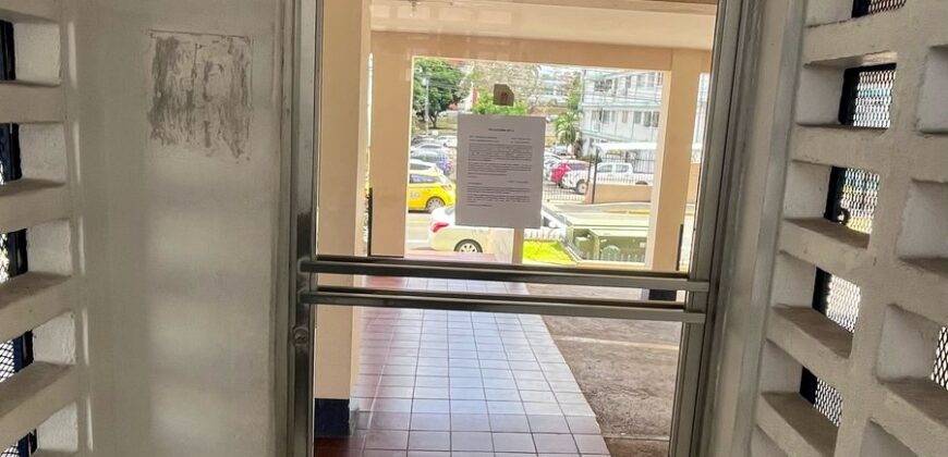 En venta céntrico y amplio apartamento en La Locería