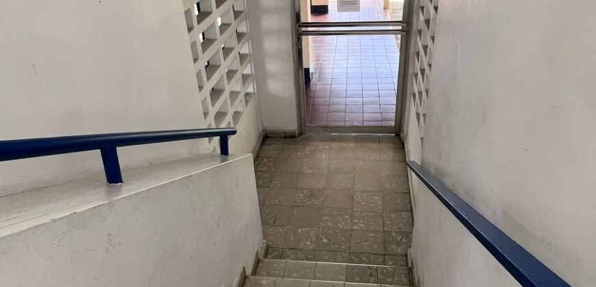 En venta céntrico y amplio apartamento en La Locería