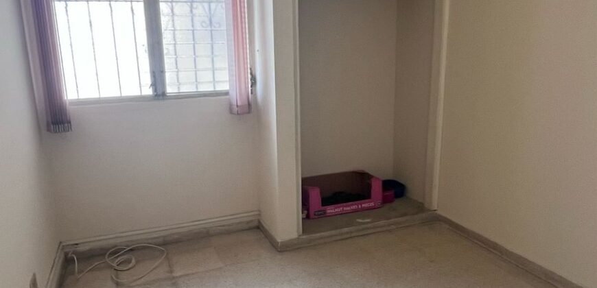 En venta céntrico y amplio apartamento en La Locería