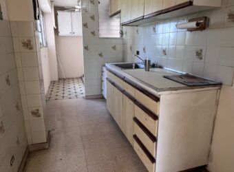 En venta céntrico y amplio apartamento en La Locería