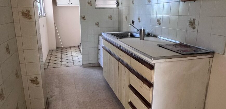 En venta céntrico y amplio apartamento en La Locería