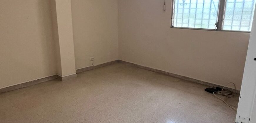 En venta céntrico y amplio apartamento en La Locería