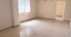 En venta céntrico y amplio apartamento en La Locería